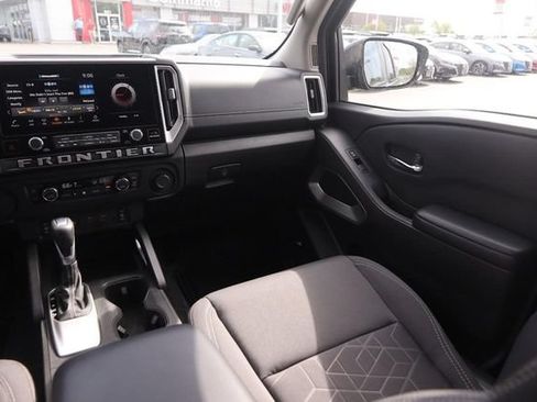Certified 2025 Nissan Frontier SV w/ SV Convenience Package RWD image 26