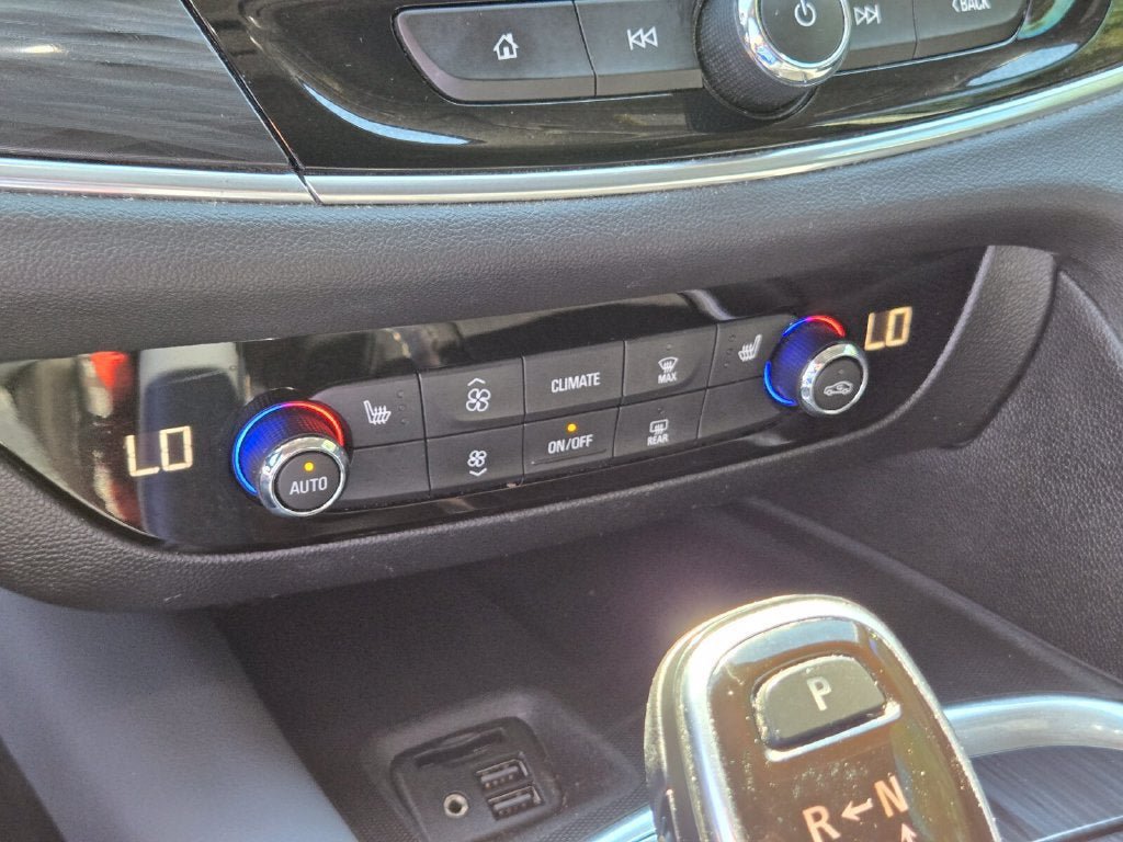 Used 2021 Buick Enclave Essence FWD image 27