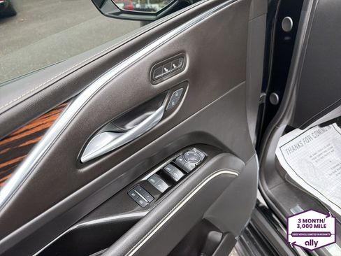 Used 2024 Cadillac Escalade ESV Luxury AWD/4WD image 15