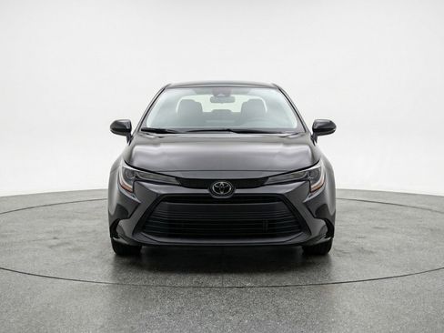 Used 2025 Toyota Corolla LE FWD image 2