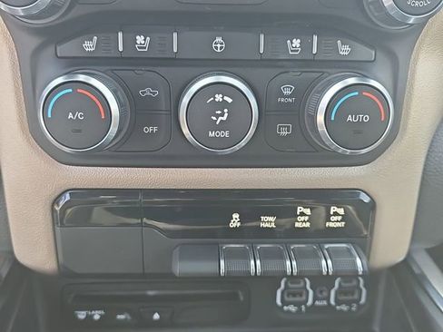 Used 2019 RAM 1500 Laramie w/ Sport Appearance Package AWD/4WD image 25