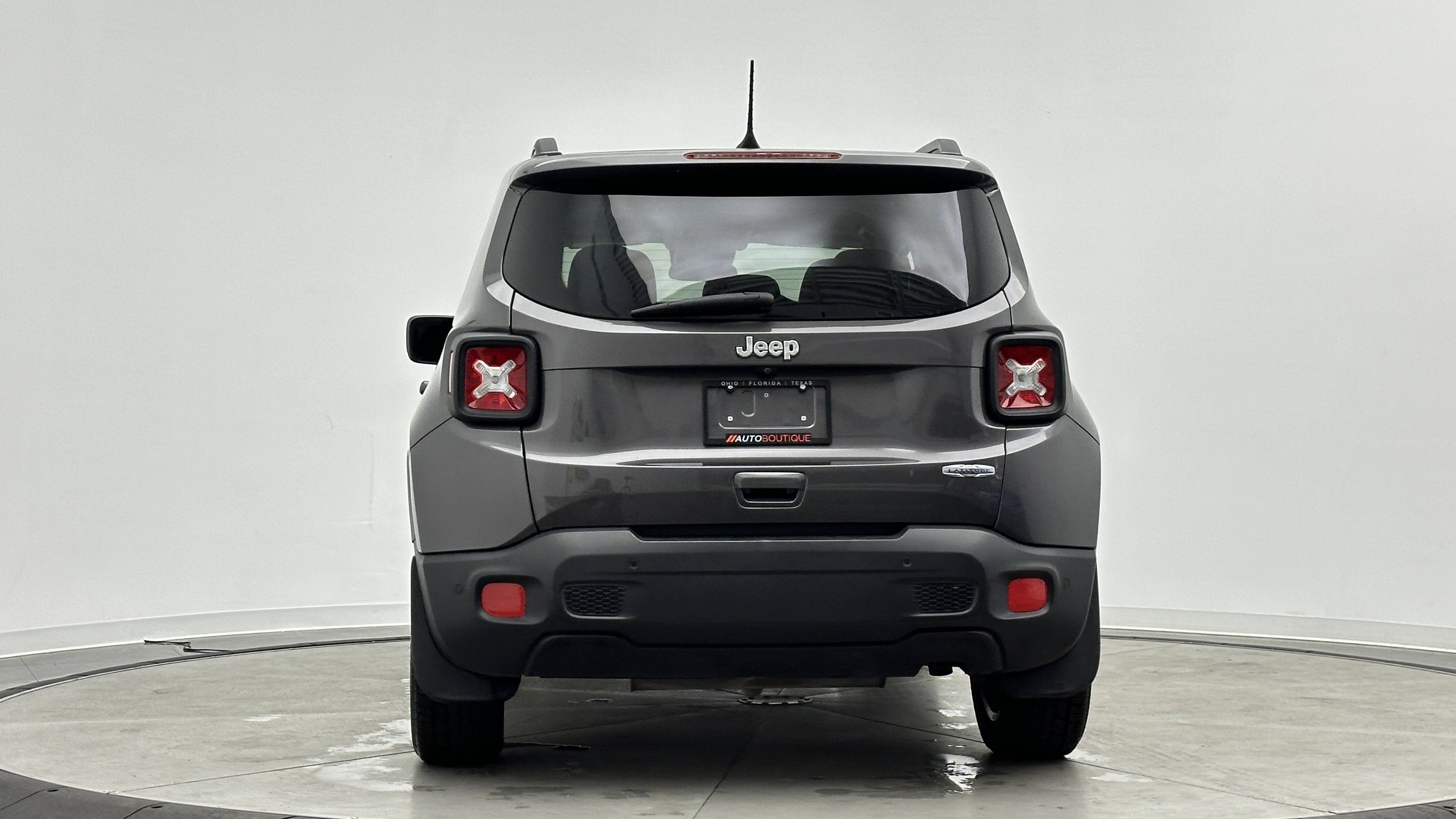 Used 2018 Jeep Renegade Latitude w/ Advanced Technology Group FWD image 5