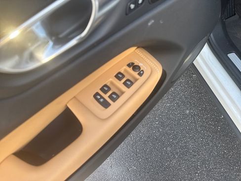 Certified 2023 Volvo XC60 B5 Ultimate w/ Protection Package Premier image 14