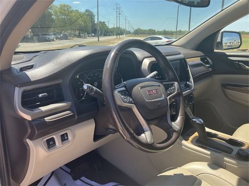 Used 2019 GMC Acadia Denali image 2