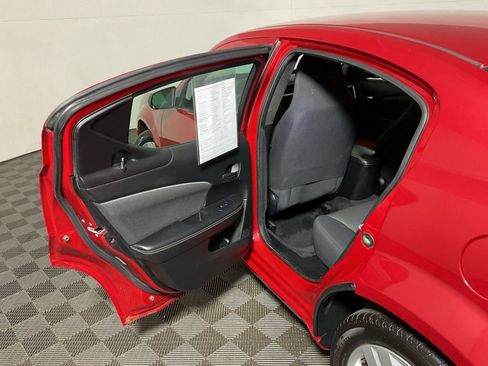 Used 2013 Dodge Avenger SE FWD image 25