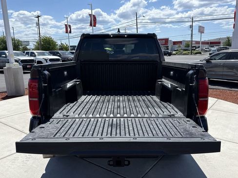 Used 2025 Toyota Tacoma TRD Sport AWD/4WD image 6