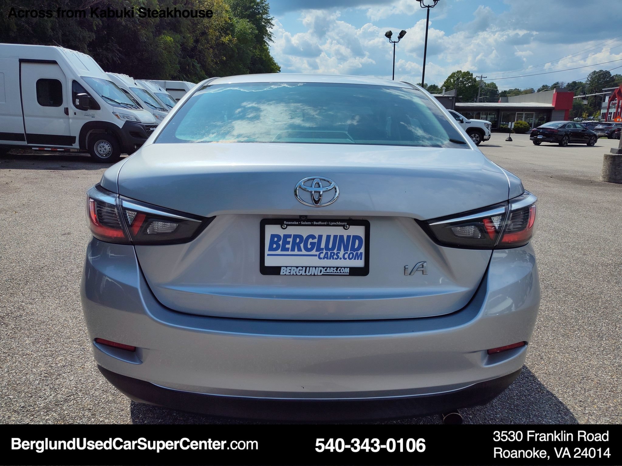 Used 2017 Toyota Yaris iA FWD image 5