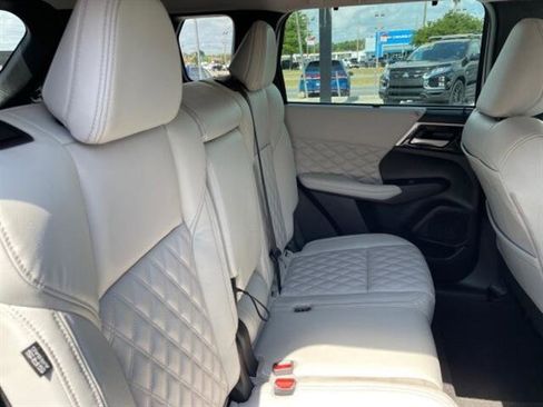 Used 2023 Mitsubishi Outlander SEL image 39