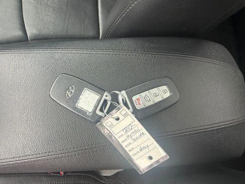 Used 2012 Hyundai Sonata Limited w/ Navigation Pkg FWD image 19