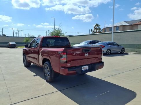 Used 2025 Nissan Frontier SV image 3