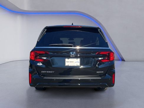 New 2026 Honda Odyssey Touring image 4