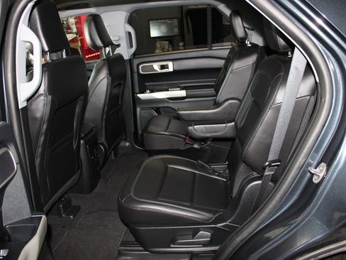 Used 2023 Ford Explorer XLT w/ Equipment Group 202A AWD/4WD image 12