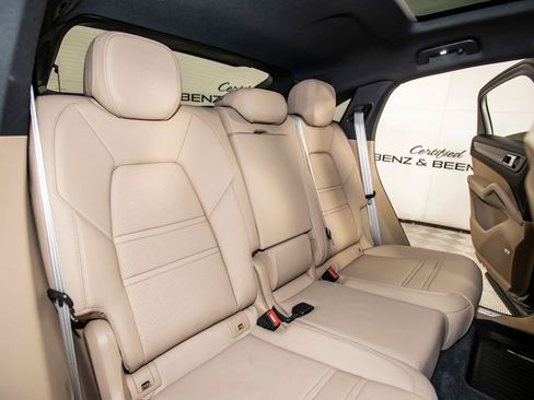 Used 2023 Porsche Cayenne image 21