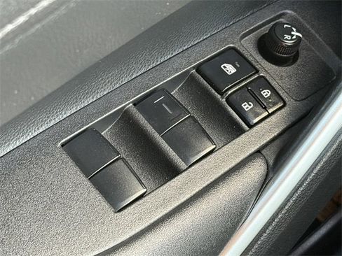 Used 2023 Toyota Corolla Cross LE image 32