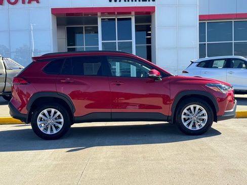 Used 2024 Toyota Corolla Cross LE image 3