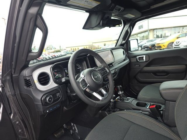 Used 2025 Jeep Wrangler Unlimited Sahara w/ Safety Group AWD/4WD image 20