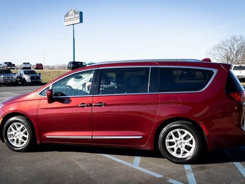 Used 2020 Chrysler Pacifica Touring-L image 25