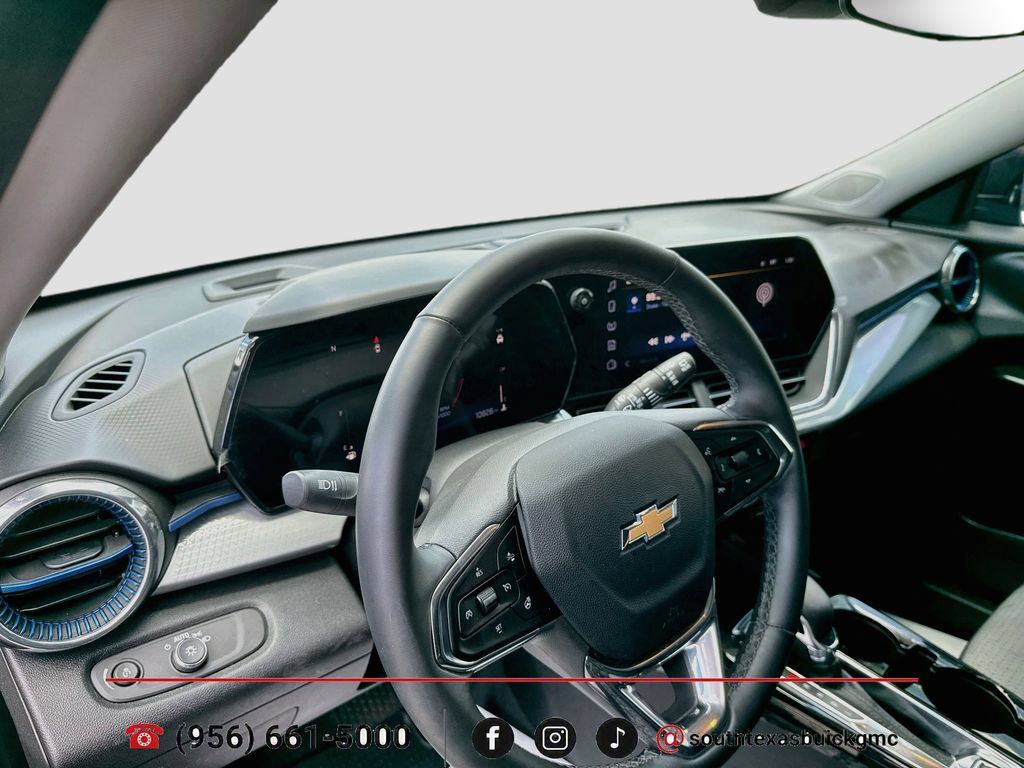 Used 2025 Chevrolet Trax LT w/ Driver Confidence Package FWD image 12