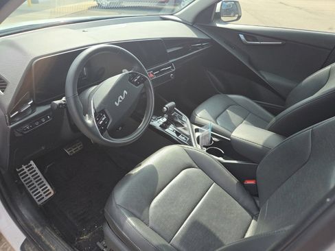 Used 2023 Kia Niro SX Touring FWD image 13