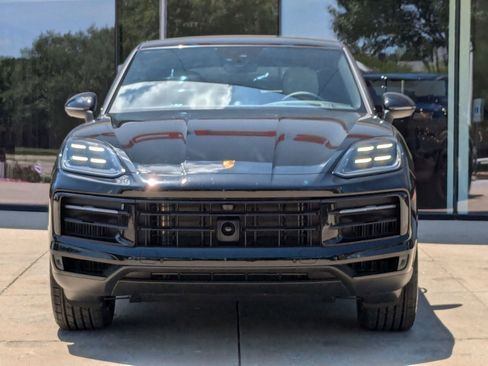 Certified 2025 Porsche Cayenne Coupe image 6