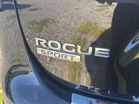 Used 2022 Nissan Rogue Sport SV AWD/4WD image 18
