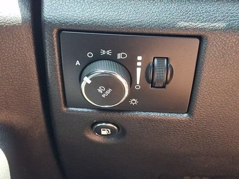 Certified 2019 Jeep Grand Cherokee Altitude AWD/4WD image 31