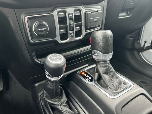 Used 2023 Jeep Wrangler Unlimited w/ Cold Weather Group AWD/4WD image 28