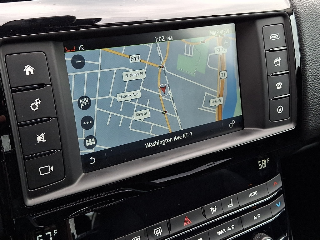 Used 2018 Jaguar XE Premium AWD/4WD image 17