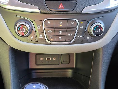 Used 2020 Chevrolet Equinox LT FWD image 17