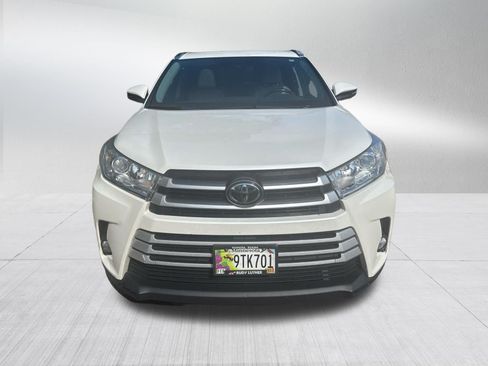 Used 2017 Toyota Highlander XLE AWD/4WD image 2