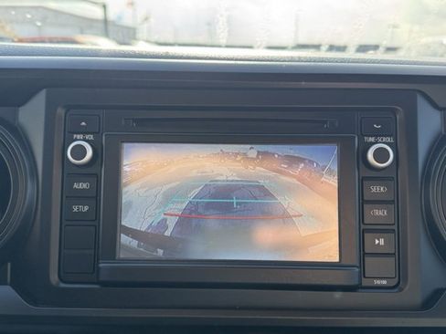 Used 2017 Toyota Tacoma SR image 15