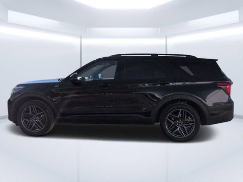 Used 2025 Ford Explorer ST-Line w/ ST-Line Street Pack AWD/4WD image 6