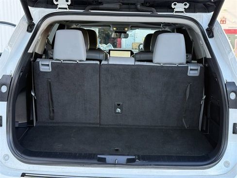 Used 2023 Toyota Highlander XLE image 36