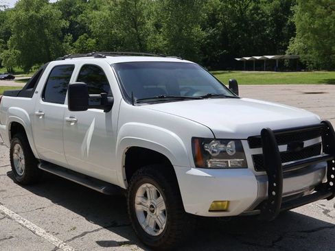 Used 2012 Chevrolet Avalanche LT w/ Suspension Package, Off-Road AWD/4WD image 3