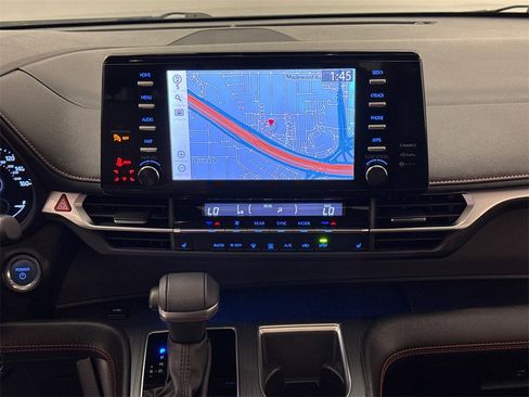 Used 2023 Toyota Sienna XSE image 18