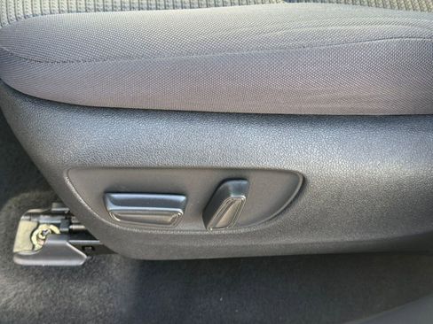 Used 2025 Toyota Highlander LE image 13