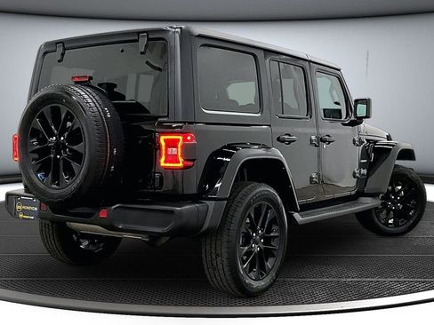 Used 2023 Jeep Wrangler Unlimited Sahara w/ Cold Weather Group AWD/4WD image 6