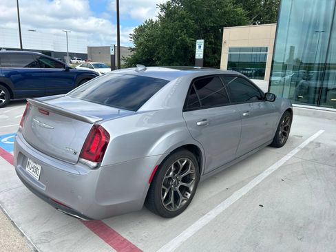Used 2018 Chrysler 300 S w/ 300S Premium Group RWD image 5