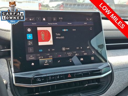 Used 2023 Jeep Compass Latitude w/ Sun and Sound Group AWD/4WD image 16