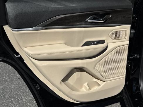New 2027 Jeep Grand Cherokee Limited AWD/4WD image 22