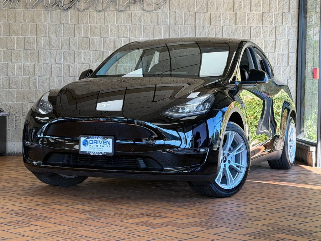 Used 2022 Tesla Model Y Long Range AWD/4WD image 2