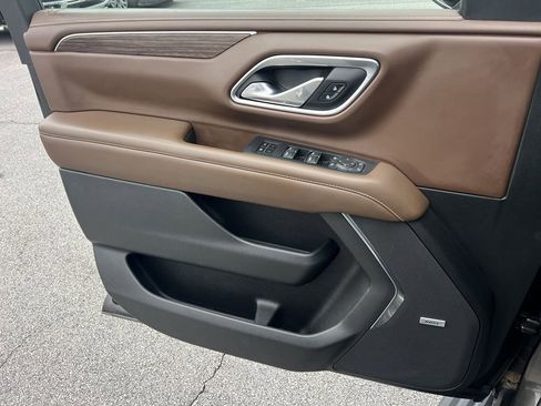 Used 2021 Chevrolet Suburban High Country w/ Premium Package image 15