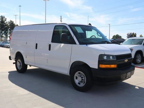 Used 2018 Chevrolet Express 2500 image 7