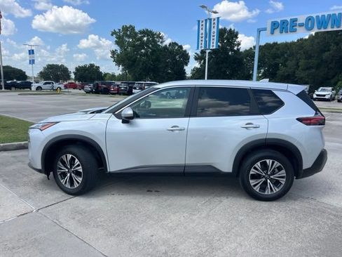 Used 2023 Nissan Rogue SV FWD image 3