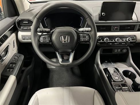 New 2025 Honda Pilot Touring image 18