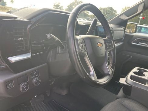 Used 2023 Chevrolet Silverado 1500 LT image 9
