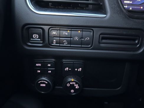 Used 2022 Chevrolet Suburban Z71 image 36