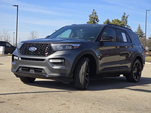 Used 2020 Ford Explorer ST w/ ST Street Pack image 18