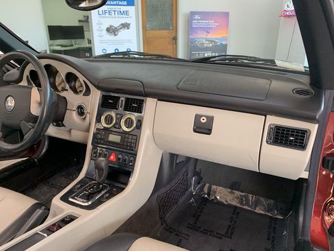 Used 2000 Mercedes-Benz SLK 230 image 18