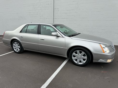 Used 2006 Cadillac DTS image 21